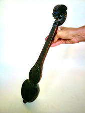 guitare rituelle tibétaine du type SARANGI ,  tête en forme de dragon , 50 cms