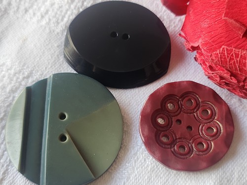 Trio boutons anciens