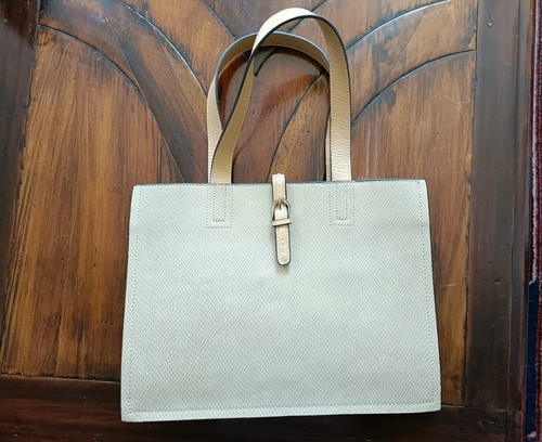 Sac mains un - a, "un