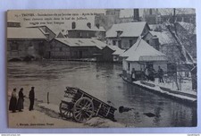 Troyes - Inondations du 22 Janvier 1910 - Après le désastre - Deux Chevaux noyés