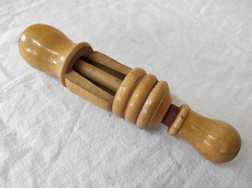 Ancienne bouchonneuse bois - ancienne,