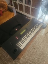 Korg M1 - Synthétiseur Légendaire - Accessoires - Excellent Etat - Revisé