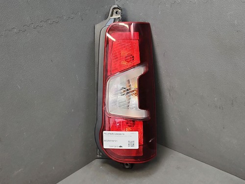Feu arrière droite pour - , porte