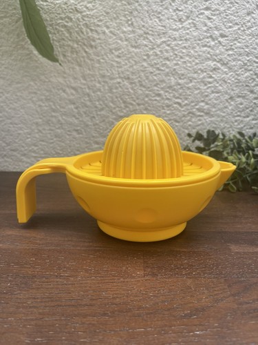 Presse agrumes vintage jaune - vintage,