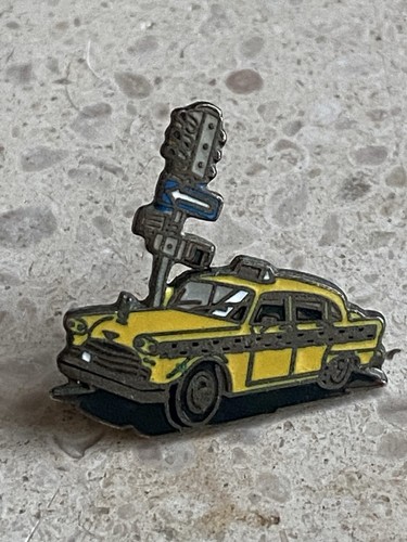 Pin taxi new york démons - pin’s,