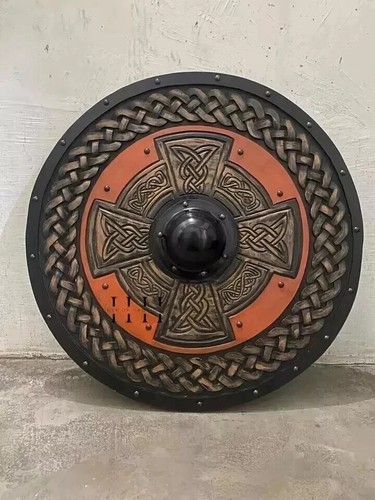 Authentique bouclier sculpté