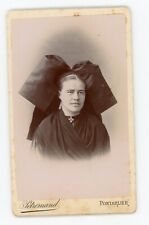 PHOTO CDV vers 1900, une femme pose coiffe pose Petremond PONTARLIER alsacienne