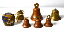 Lot de sept clochettes et sonnaille, bon état, cuivre laiton et tôle