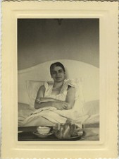 PHOTO ANCIENNE - VINTAGE SNAPSHOT - CURIOSITÉ MALADE LIT OPÉRATION TÊTE - ILL 1