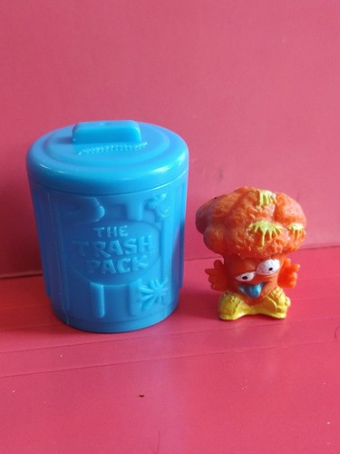 Figurine poubelle bleues the - figurine:,