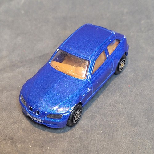 Petite voiture miniature