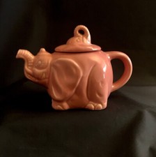 Théière éléphant, faience