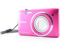 EN L'ÉTAT Nikon Coolpix S3500 rose *pas de bague d'alimentation sur Y3274