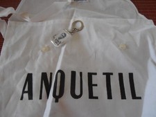 Véritable Musette Jacques Anquetil porte clé Ford objet collector Tour de France