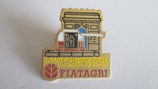 Pins pin FIATAGRI Champs Elysées Arc de Triomphe Paris Moissonneuse Batteuse