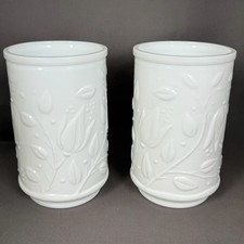 Paire de vases en verre opale