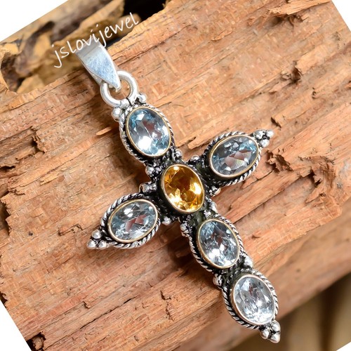 Pendentif femme croix - , en