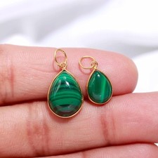 Pendentif charme femme pierre