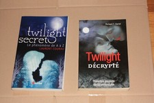 LOT DE 2 LIVRES TWILIGHT SECRET ET DECRYPTE
