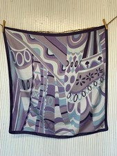 Foulard carré de soie Vintage