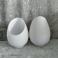 Paire d'abat-jour en verre blanc pour luminaires années 50/60