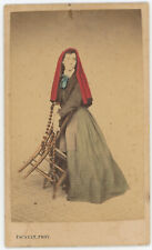 CDV colorisée 1871. Femme en costume de Luchon par Pacault à Pau.