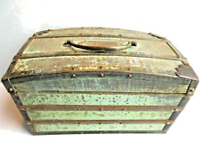 Ancienne boite publicitaire en tôle, Art Nouveau Déco, signée LU: La malle