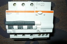 DISJONCTEUR DIFFERENTIEL TRIPHASE 20A 30mA TYPE A et SI, MERLIN GERIN PC.10KA