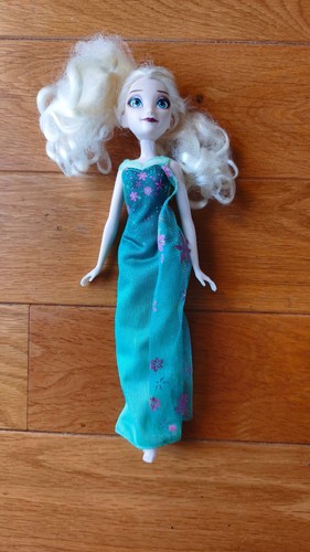 Poupee elsa reine - poupee,