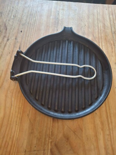 Grill rond en fonte - ⚜️,
