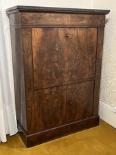 Secrétaire très ancien