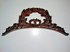 ANCIEN FRONTON EN BOIS DE