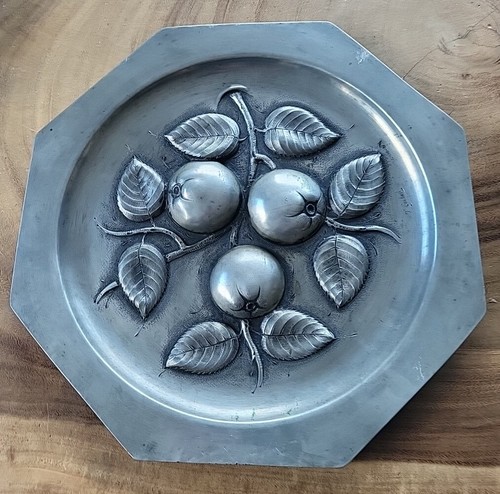 Très grande assiette etain - très,