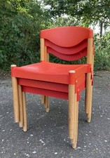 Trois Chaises Empilables Rouge