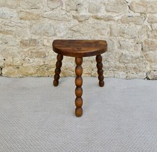 tabouret tripode en bois