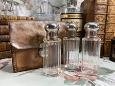 Ancien Nécessaire De Toilette, Cuir, Flacon En Verre Bouchon Argent 1920-1940