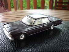 Dinky Toys FRANCE 1402. FORD GALAXY 500. 1/43. Meccano.  Produit de 1967 à 1971.