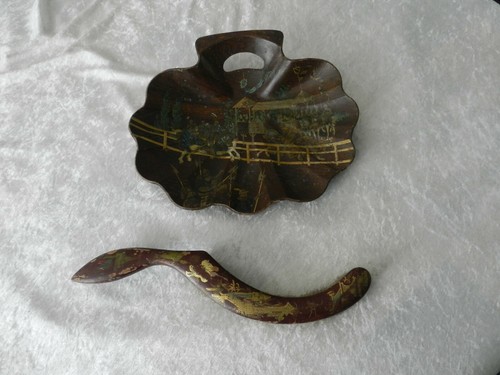 Ancien ramasse miette carton