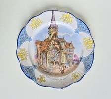 Assiette en faïence décor d´une Église Platon à Montmartre Malicorne Quimper ?