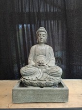 Bouddha fontaine gris