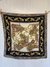 Foulard carré de soie Vintage