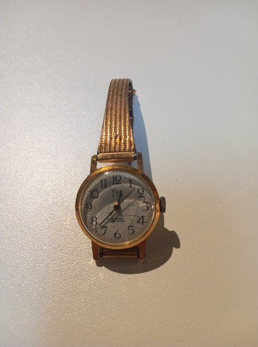 Montre suisse ancienne - montre,