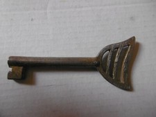Clé Clef ancienne creuse /