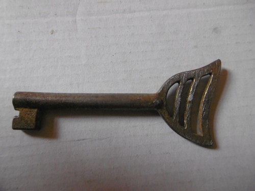 Clé clef ancienne creuse - clé,