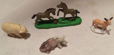 4 figurines animaux en  plastique ( sans marque )