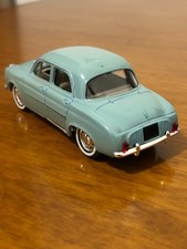 Dauphine 1961 vert d'eau Renault 1/43 Solido dans sa boite