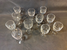 Lot 11  anciens petits verres à pieds pour apéritif ou liqueur bistrot vintage