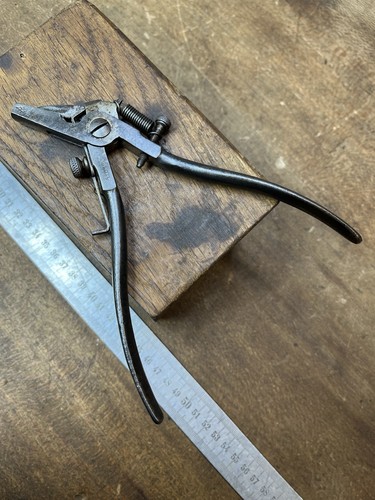 Pince avoyer outils - à,
