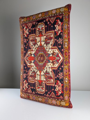 Grand coussin sol caucasien - de,