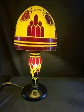 Lampe en pate de verre signee
